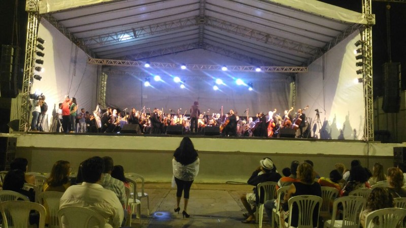 Orquestra Filarmônica de Alagoas faz apresentação ao público em concerto e Natal, na praça Multieven