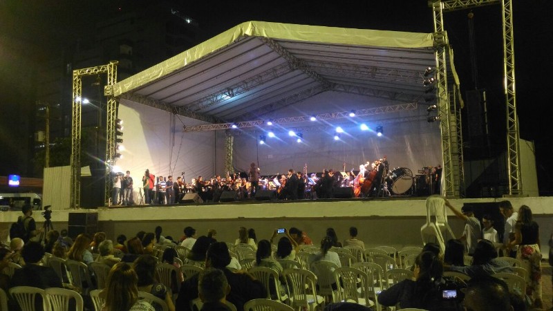 Orquestra Filarmônica de Alagoas faz apresentação ao público em concerto e Natal, na praça Multieven