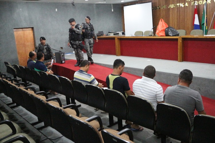 Foram cumpridos 13 mandados; entre os detidos estão policiais militares