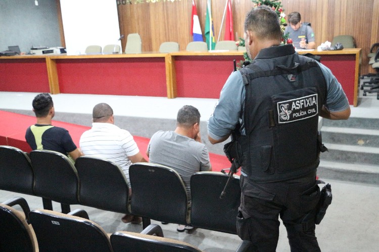 Foram cumpridos 13 mandados; entre os detidos estão policiais militares