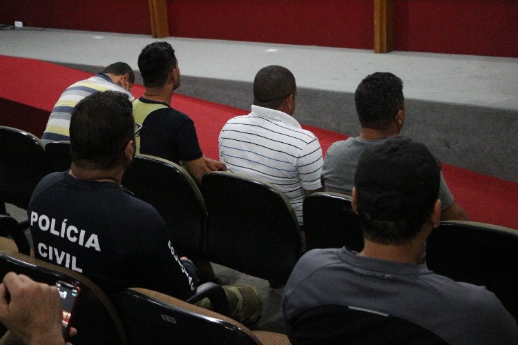 Foram cumpridos 13 mandados; entre os detidos estão policiais militares