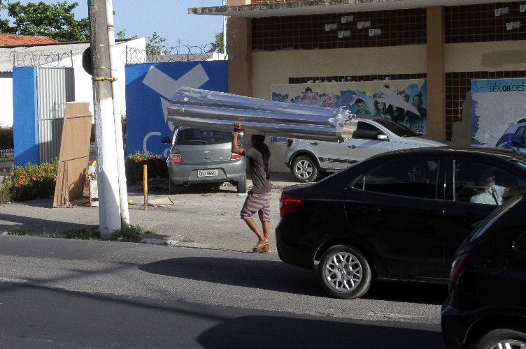 Imóvel onde funcionava hipermercado estava sendo alvo da ação de vândalos
