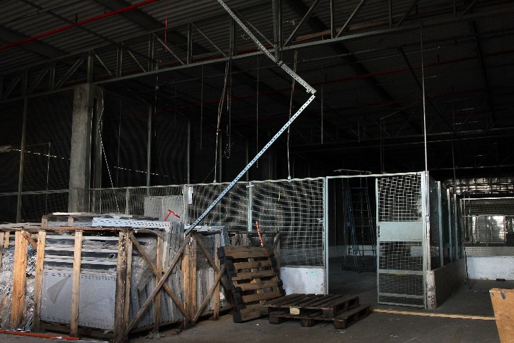 Imóvel onde funcionava hipermercado estava sendo alvo da ação de vândalos