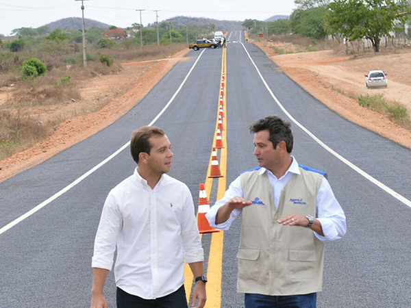 Ministro dos Transportes inaugura trecho da rodovia BR-316 no Sertão de Alagoas. Obras contam ao tod