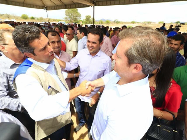 Ministro dos Transportes inaugura trecho da rodovia BR-316 no Sertão de Alagoas. Obras contam ao tod