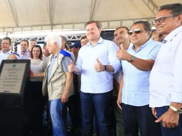 Ministro dos Transportes inaugura trecho da rodovia BR-316 no Sertão de Alagoas. Obras contam ao tod