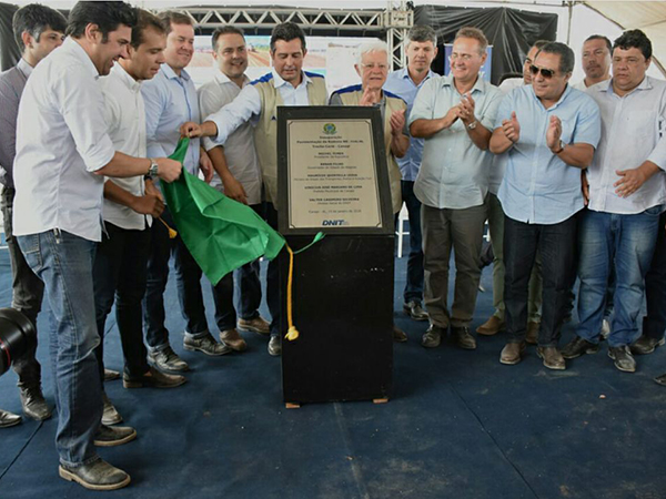 Ministro dos Transportes inaugura trecho da rodovia BR-316 no Sertão de Alagoas. Obras contam ao tod
