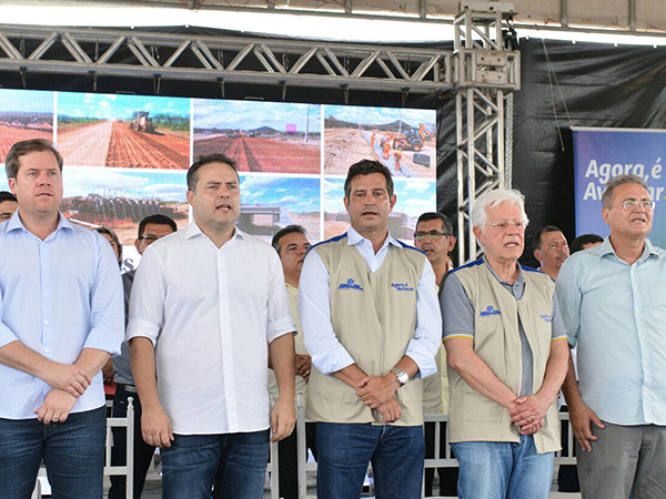 Ministro dos Transportes inaugura trecho da rodovia BR-316 no Sertão de Alagoas. Obras contam ao tod