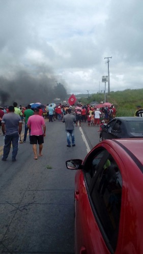 Manifestantes em apoio ao ex presidente Lula