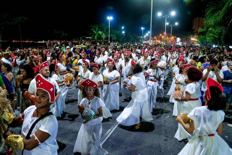Desfile de blocos abriu as prévias carnavalescas em Alagoas 
