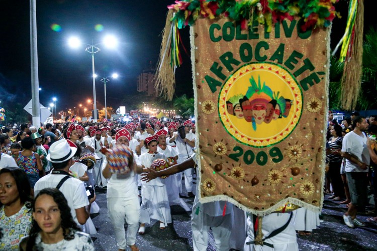 Desfile de blocos abriu as prévias carnavalescas em Alagoas 