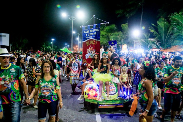 Desfile de blocos abriu as prévias carnavalescas em Alagoas 