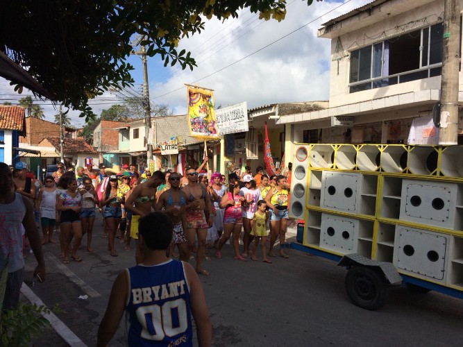 Moradores do Pontal da Barra e do Bebedouro fizeram festa com blocos de rua e atrações musicais