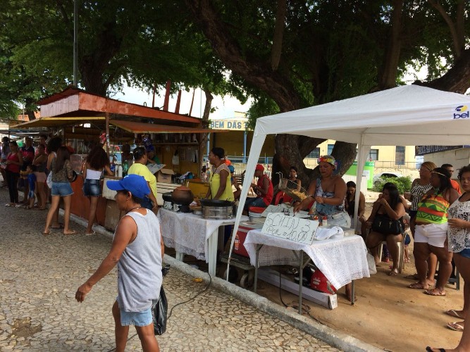 Moradores do Pontal da Barra e do Bebedouro fizeram festa com blocos de rua e atrações musicais