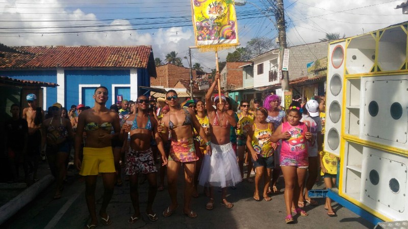 Moradores do Pontal da Barra e do Bebedouro fizeram festa com blocos de rua e atrações musicais