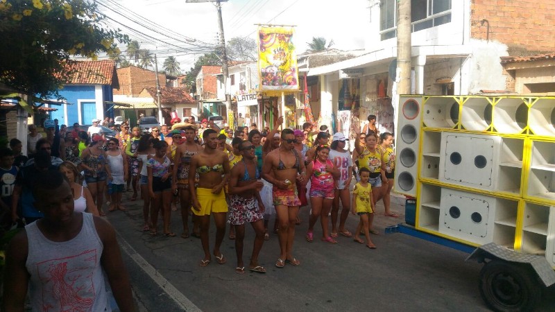Moradores do Pontal da Barra e do Bebedouro fizeram festa com blocos de rua e atrações musicais