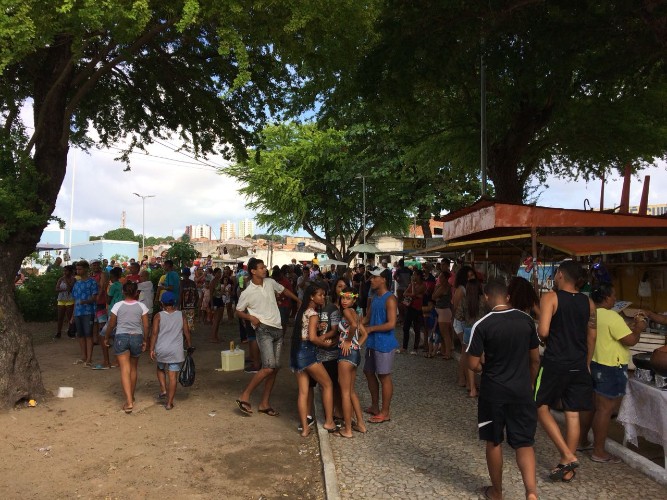 Moradores do Pontal da Barra e do Bebedouro fizeram festa com blocos de rua e atrações musicais