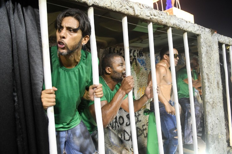 Escola abordou intolerância, corrupção e outros problemas sociais