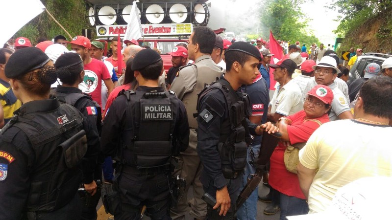 Protestos fazem parte de mobilização nacional; vias estão totalmente interditadas