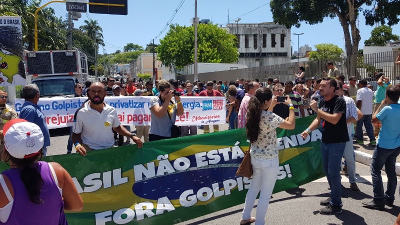 Eles seguiram em caminhada pelo Centro de Maceió