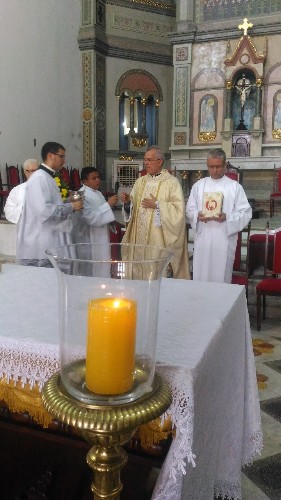 Católicos celebram a missa de Páscoa na Catedral Metropolitana de Maceió