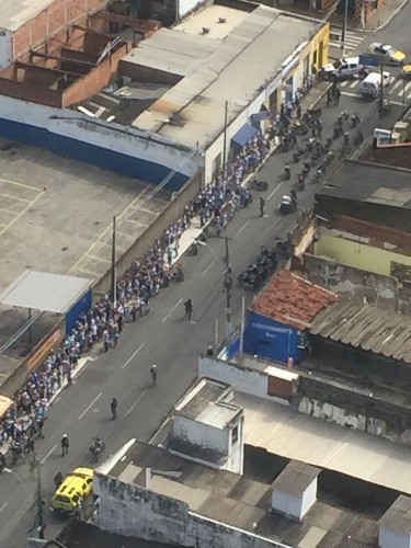 Drogas e bombas são encontradas com torcedores