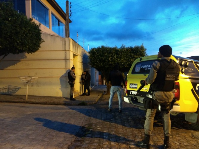 Operação prende suspeitos de corrupção em municípios de AL
