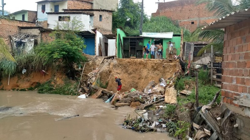 Fotos mostram a difícil situação enfrentada por moradores da região 