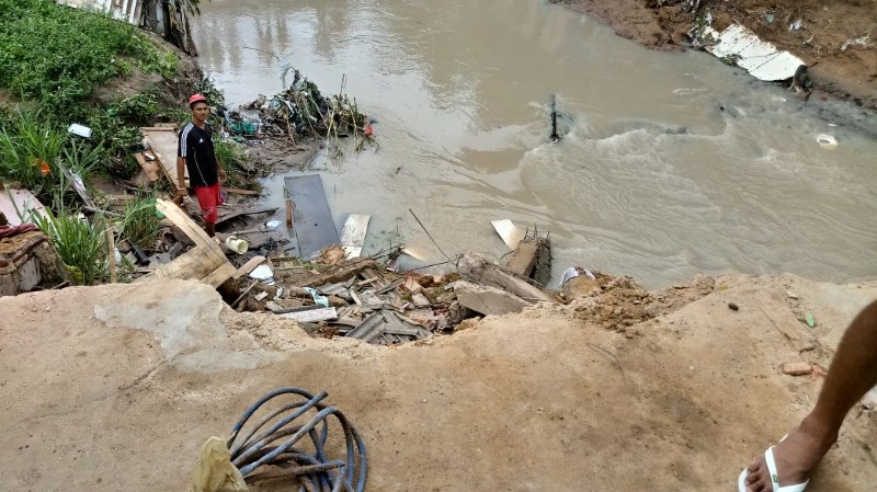 Fotos mostram a difícil situação enfrentada por moradores da região 