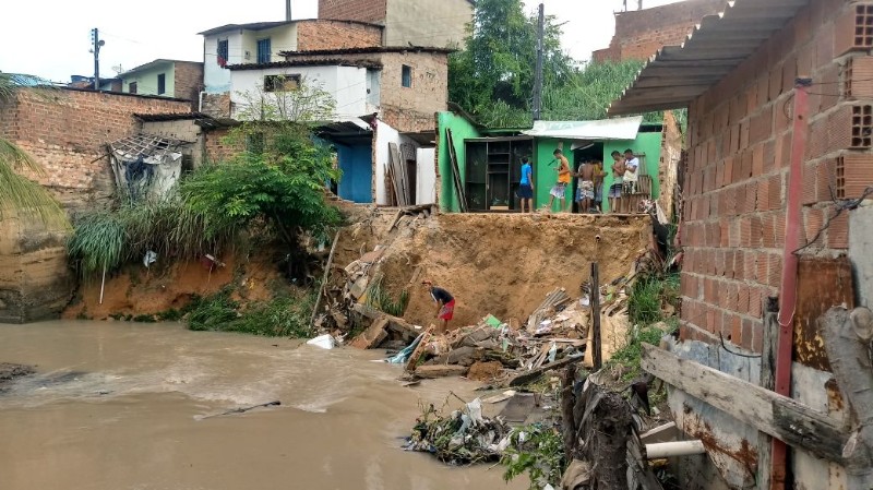 Fotos mostram a difícil situação enfrentada por moradores da região 
