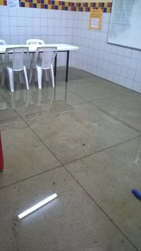 As aulas foram suspensas na manhã desta segunda-feira (23)