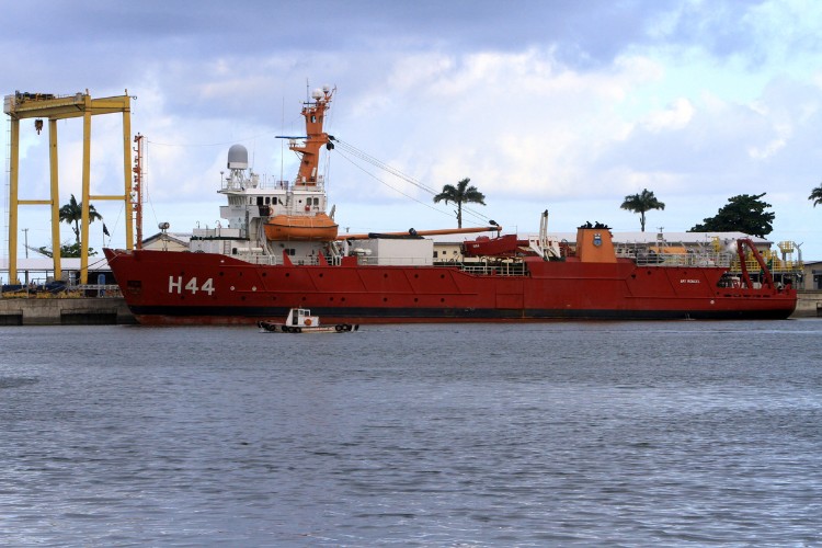 Navio da Marinha abre para visitação do público no Porto de Maceió