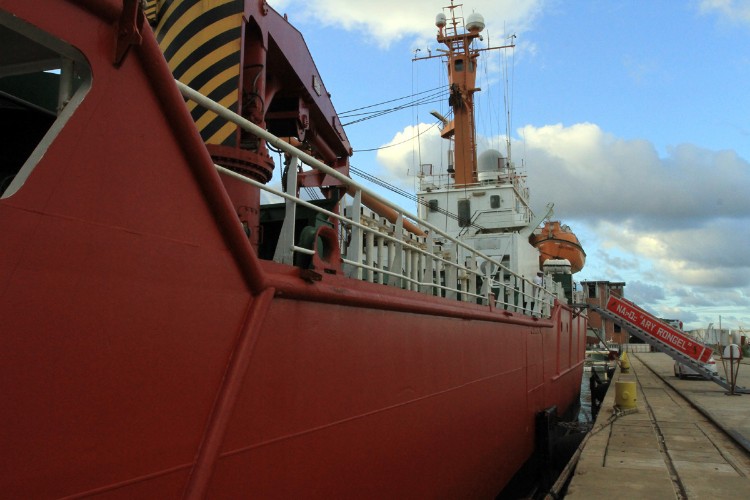 Navio da Marinha abre para visitação do público no Porto de Maceió