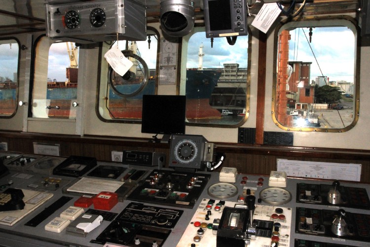 Navio da Marinha abre para visitação do público no Porto de Maceió