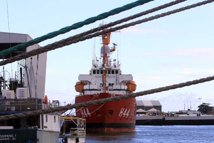 Navio da Marinha abre para visitação do público no Porto de Maceió