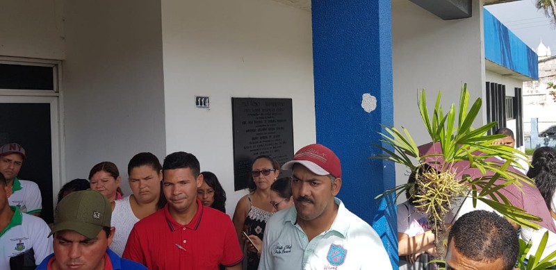 Os agentes estão há 15 dias sem receber o salário, com 13° em atraso, terço de férias e incentivo 