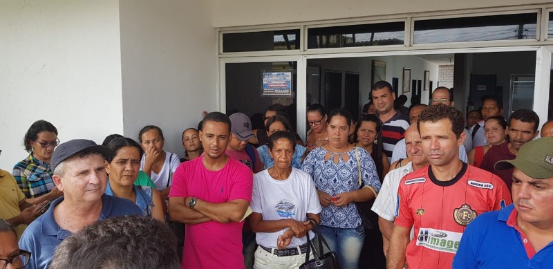 Os agentes estão há 15 dias sem receber o salário, com 13° em atraso, terço de férias e incentivo 