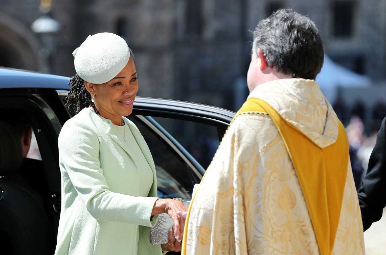 William é o padrinho de seu irmão; George e Charlotte são pajem e daminha