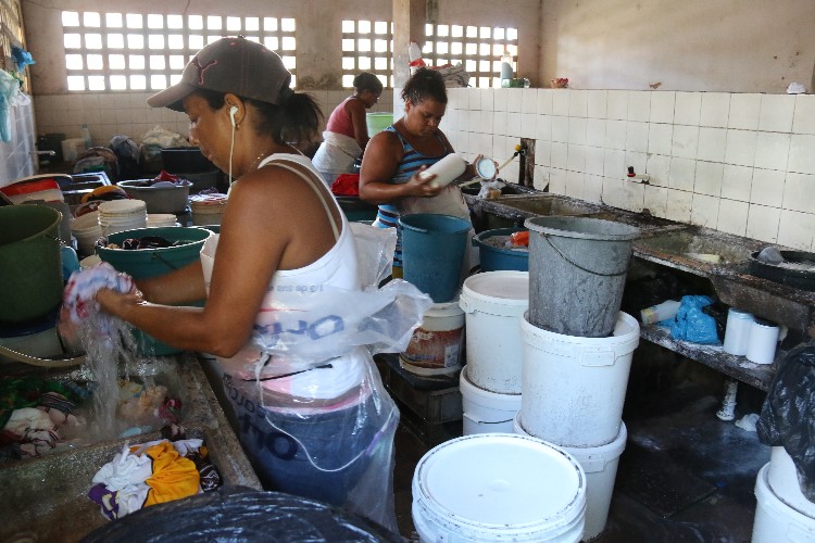 Trabalho é feito de maneira artesanal e sem o uso de maquinários