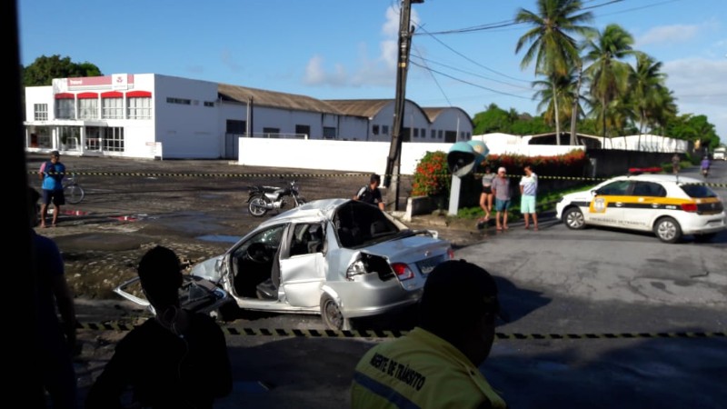 Veículo sobra em pista, passageiro é arremessado e morre 