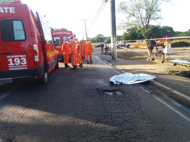Veículo sobra em pista, passageiro é arremessado e morre 