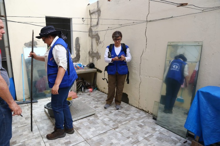 Equipe percorreu imóveis e conferiu a existência de rachaduras