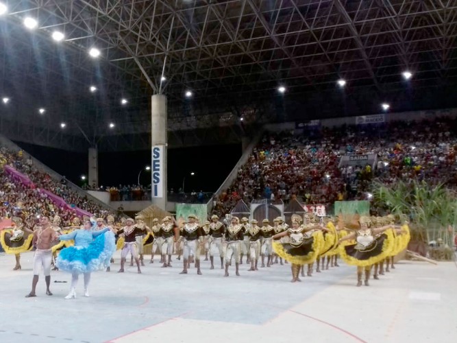 Quadrilha Flor de Chita apresentou o tema Da Senzala a Casa Grande: Fé, Amor e Liberdade