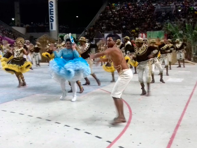 Quadrilha Flor de Chita apresentou o tema Da Senzala a Casa Grande: Fé, Amor e Liberdade