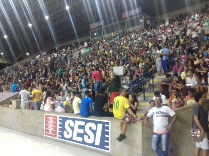 Público lotou a arquibancada do Ginásio do Sesi para acompanhar a final