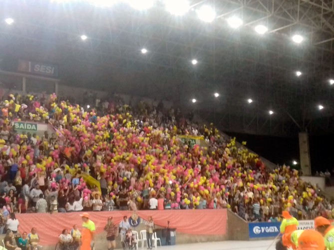Torcida para a quadrilha Santa Fé