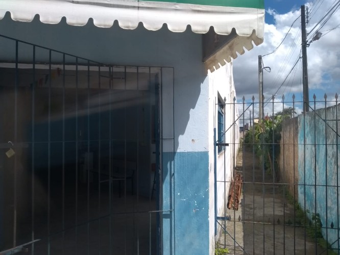 Escola municipal é arrombada e funcionários denunciam estrutura precária