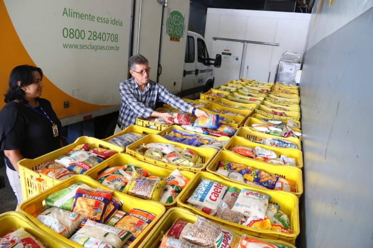 Concurso Forró & Folia arrecada milhares que quilos de alimentos para doação