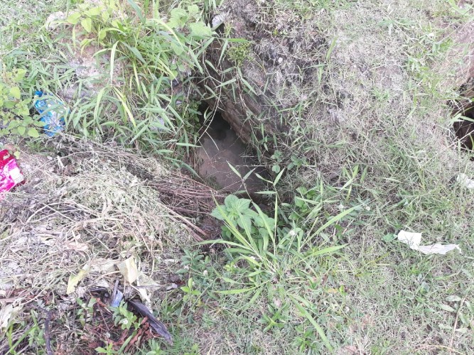 Em época de chuvas o problema piora e vários acidentes já aconteceram no local