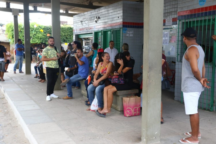 Coletivos foram impedidos pela população de ir às ruas nesta segunda-feira
